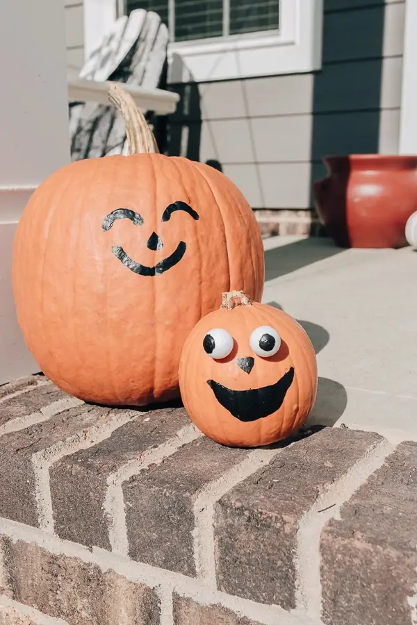 21 Halloween decor Ideas to Unleash your Creativity - Decor Hint styrofoam eyes for pumpkins halloween 1 Copy - Decor Hint