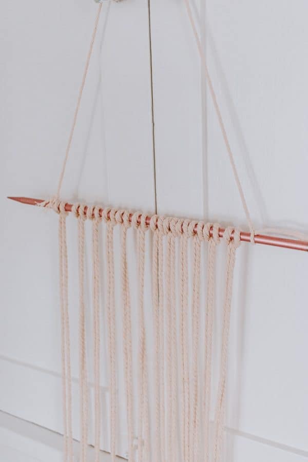 Simple Modern DIY Macrame Wall Hanging #macrame #macrameknots #bohodecor #macramediy