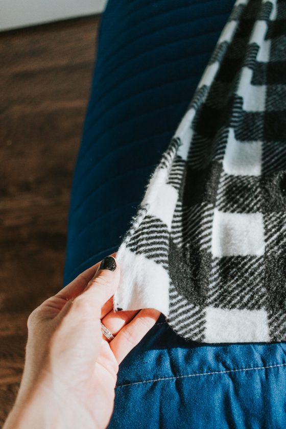 How To Make A Fleece Blanket Without Ties
