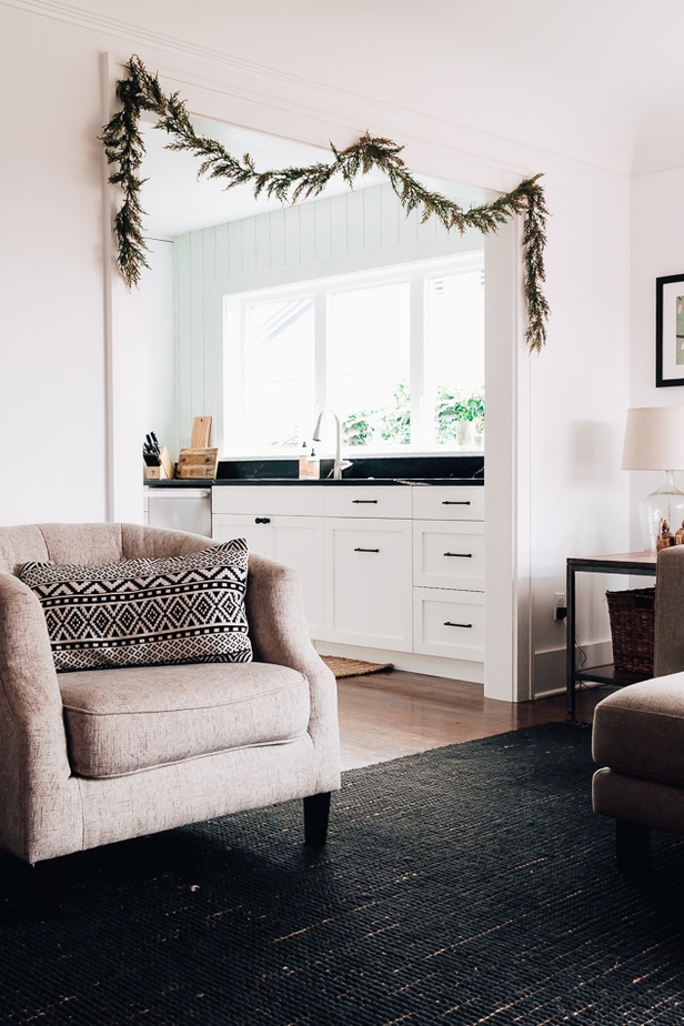 How To Hang Garland Without Nails Or Damage DecorHint