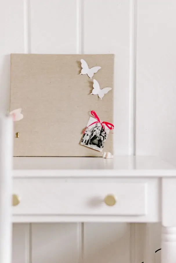 How to Make a Fabric Pinboard - Decor Hint DIY Pinboard