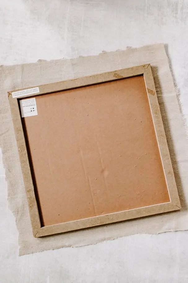 How to Make a Fabric Pinboard - Decor Hint cut fabric to bulletin board size - how to make a fabric pin board - full tutorial in post!
