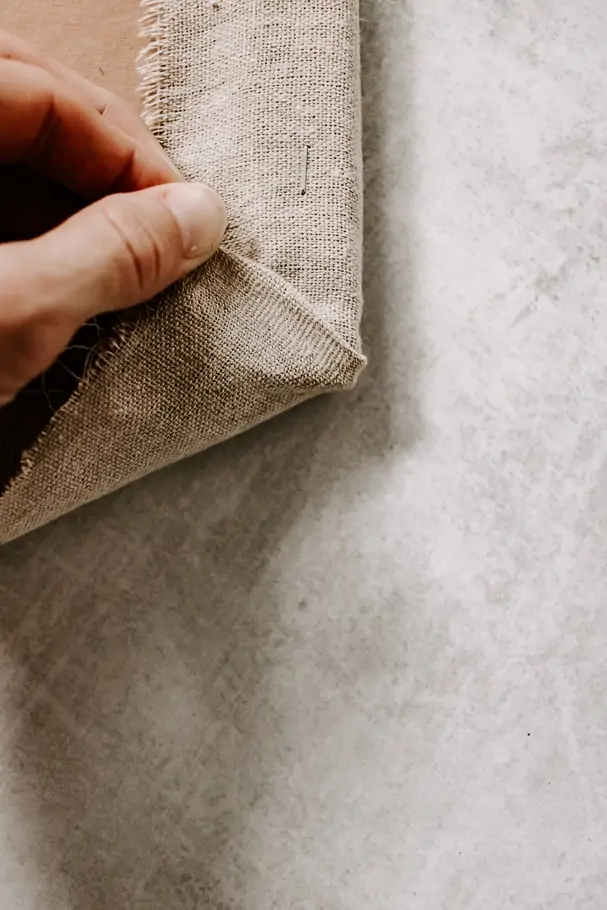 How to Make a Fabric Pinboard - Decor Hint pull corners taut