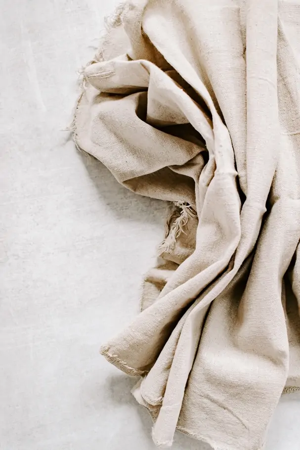 How to Make a Fabric Pinboard - Decor Hint linen fabric