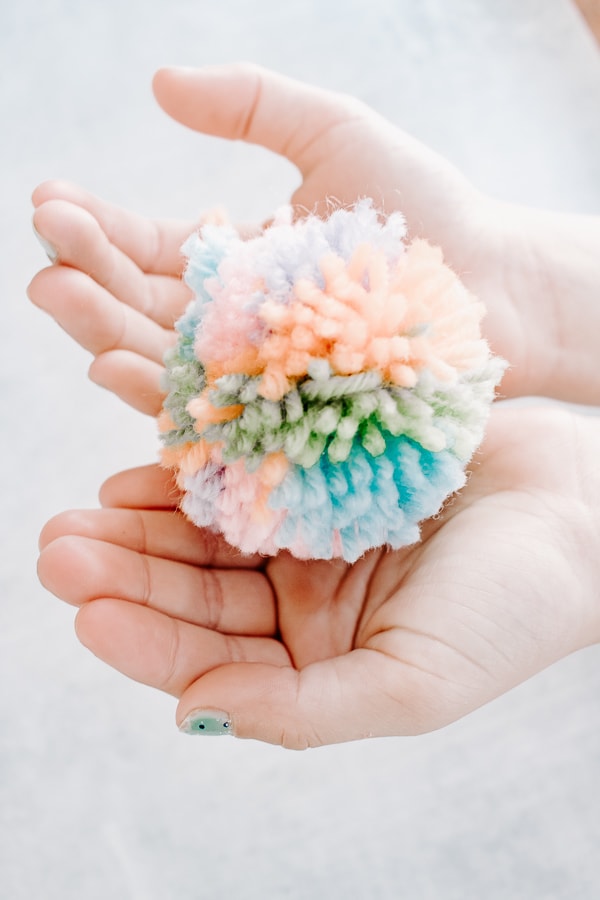 How to Use a Clover Pom-Pom Maker 