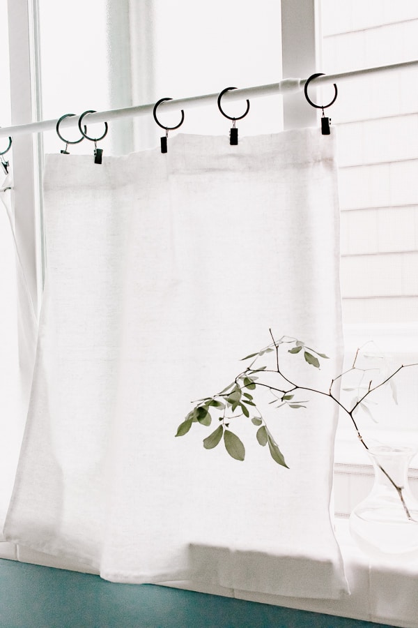 How To Make Cafe Curtains In 15 Minutes - DecorHint