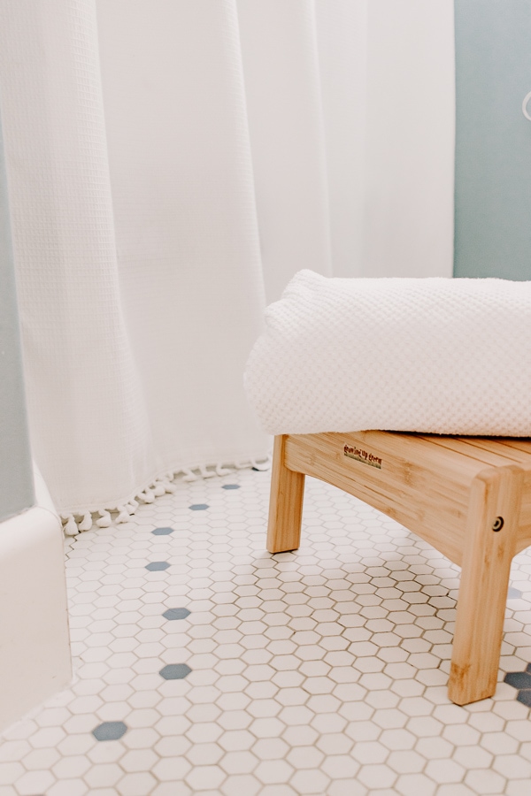 Use white fluffy towels in your bathroom
