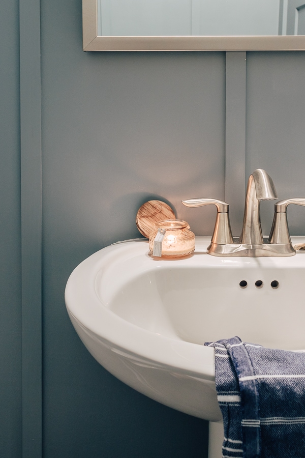 Easy DIY Board And Batten Wall - Decorhint - Decor + DIY