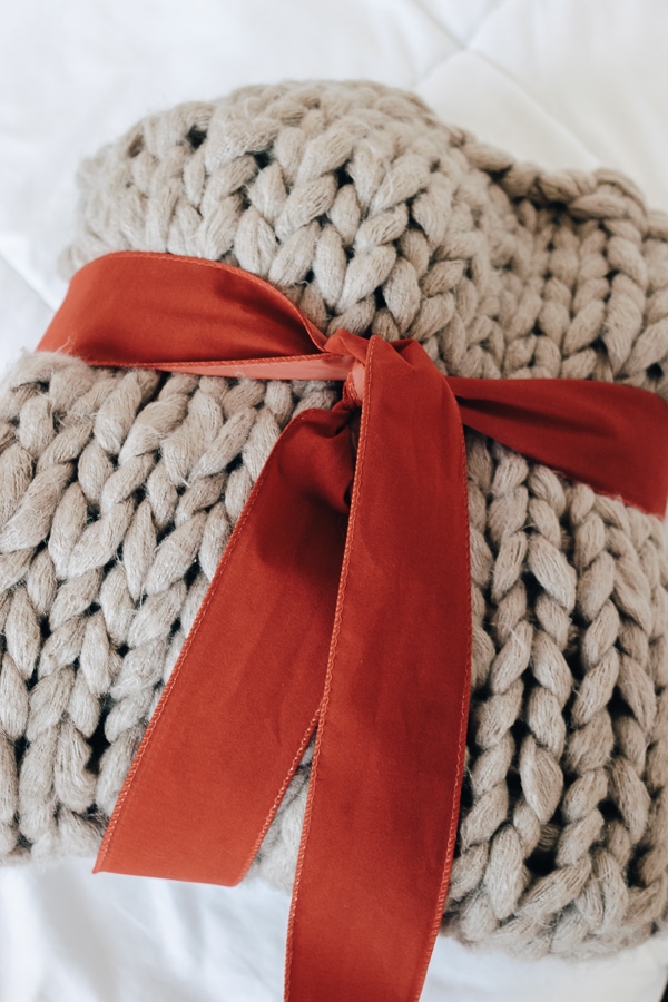 DIY Chunky Knit Throw and Rug - zevy joy