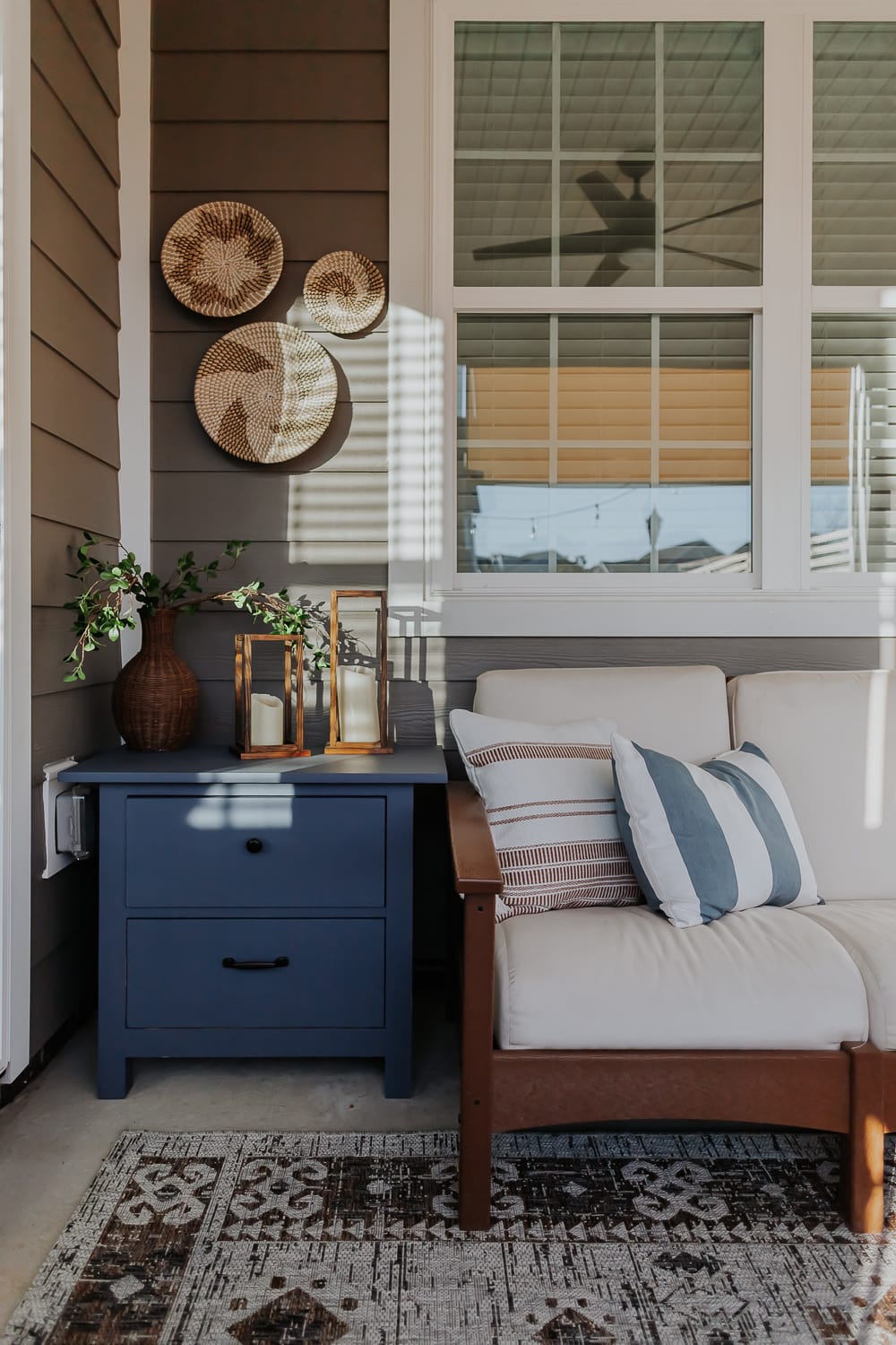 Screened in Porch with sunbrella cushions, outdoor pillows and amazon outdoor rug. How to Clean Sunbrella Cushions - all my tips and tricks in this post!