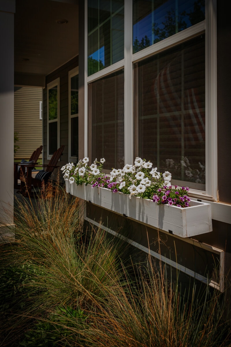 How To Hang Window Boxes For Stunning Curb Appeal Decorhint