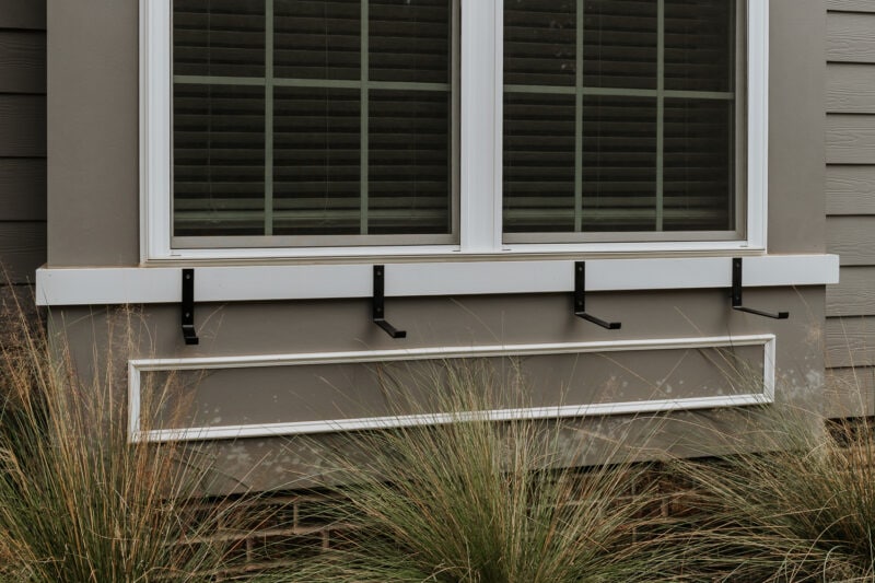 How To Hang Window Boxes For Stunning Curb Appeal Decorhint