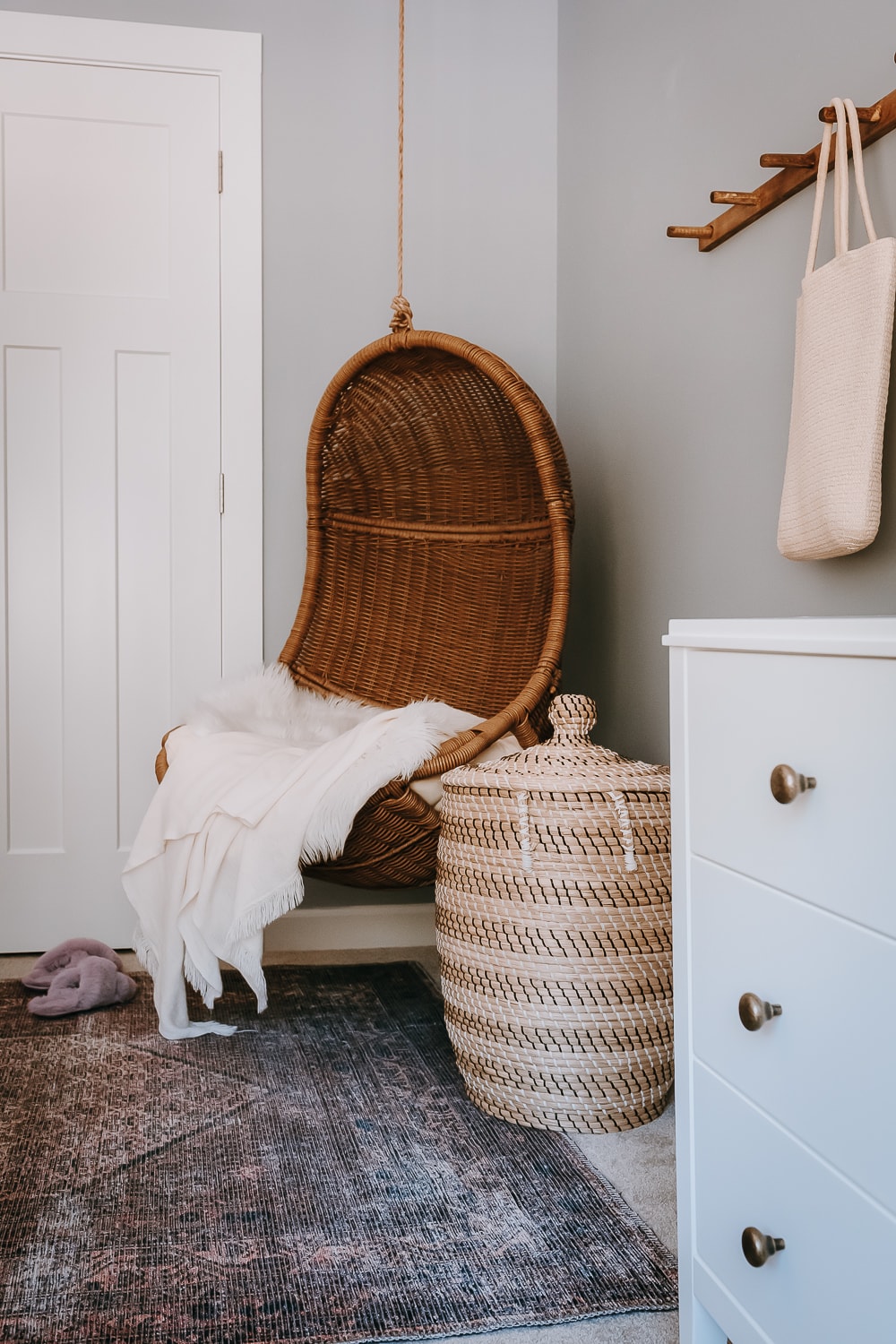 How to hang a rope chair from discount ceiling