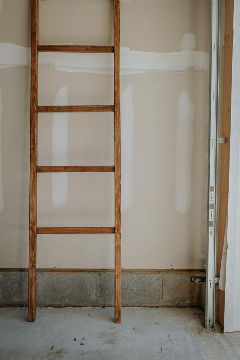 DIY Blanket Ladder From 2x4s
