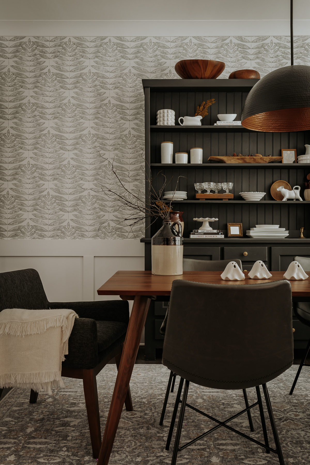 5 Tips For Styling Dining Room Hutch Decor