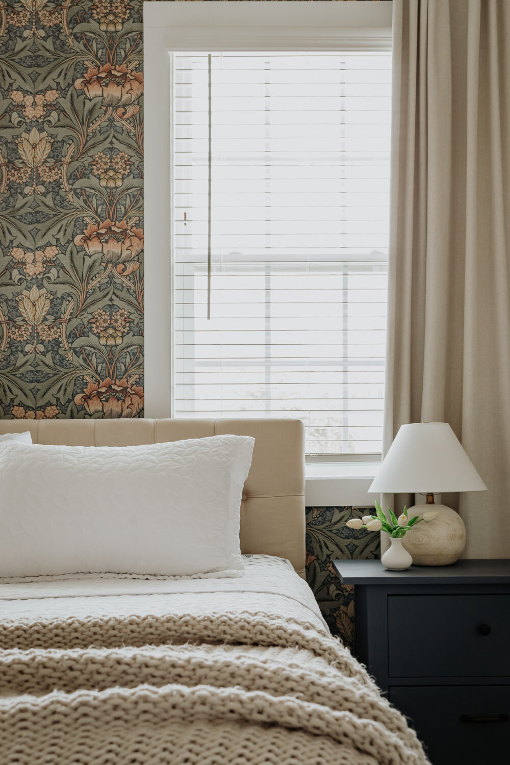 13 Essential Items Every Guest Bedroom Needs for a Five-Star Stay - Decor Hint guest bedroom essentials - cozy blanket, blackout drapes, and pretty florals