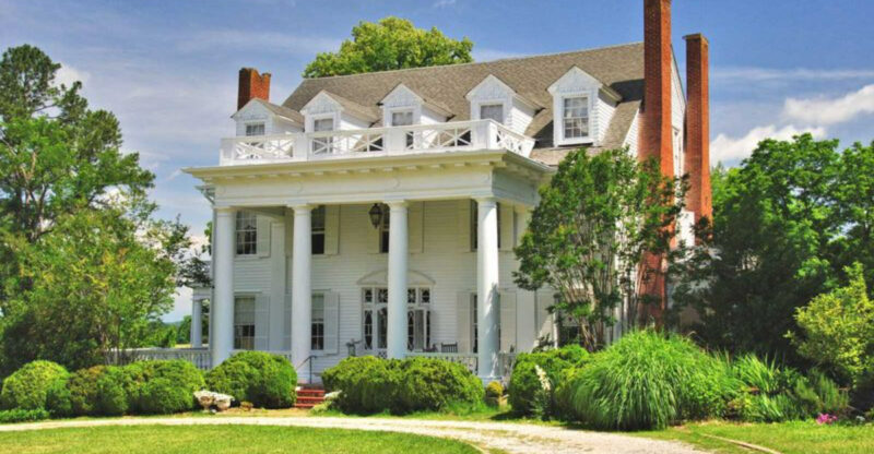 10 Entryway Styles Still Holding Strong In Historic Virginia Homes
