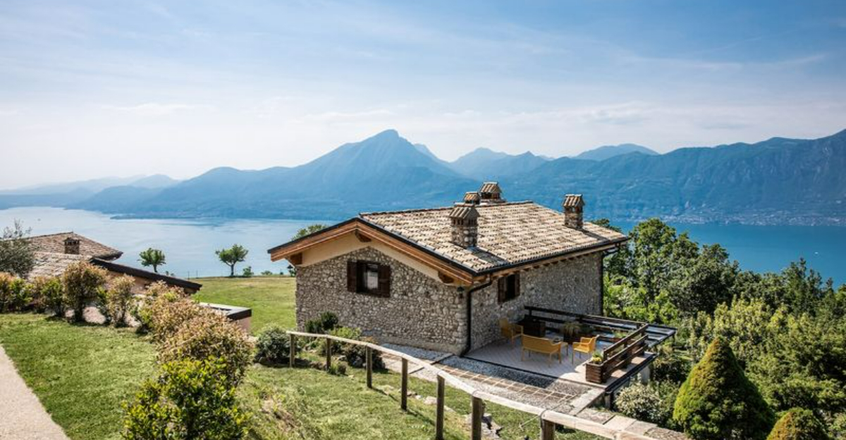 12 Beautiful Homes Sitting On The World's Best Lakes - Decor Hint 12 Beautiful Homes Sitting On The Worlds Best Lakes - Decor Hint