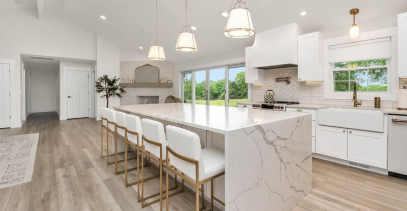 12 Impractical Kitchen Trends Interior Designers Say Won’t Last In 2025 (Plus 7 Already Losing Their Momentum)