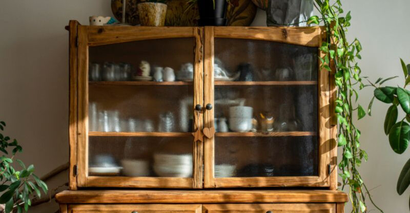 14 Grandma’s Living Room Items That Have Lost Their Value (And 6 That Never Even Had It)