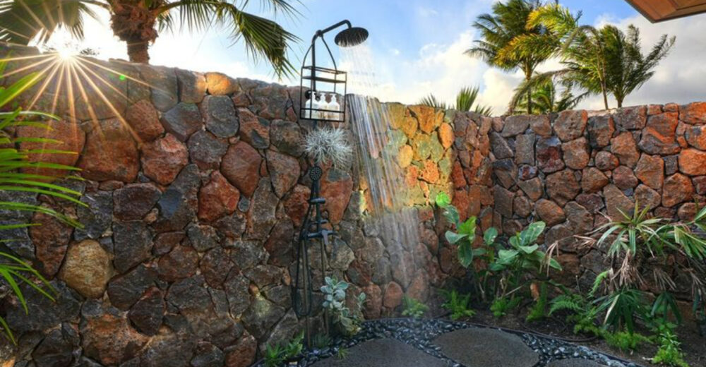 14 Tropical Garden Accents Seen Around Hawaii Villas - Decor Hint