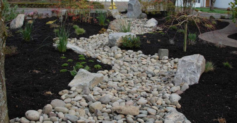 21 Sustainable Front Yard Landscaping Ideas With Rocks And Mulch