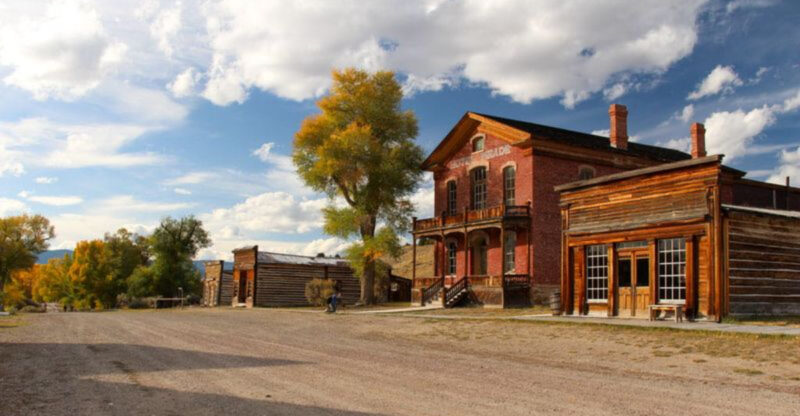 23 Legendary Cowboy Hideouts With Stories To Tell - Decor Hint