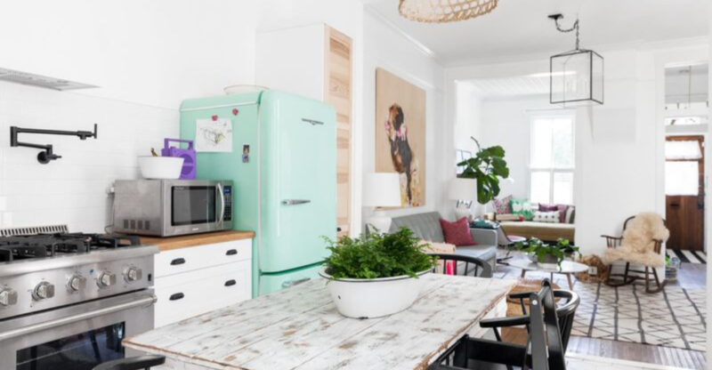 29 Kitchen “Icks” That Immediately Turn Off Homebuyers, According to Interior Designers