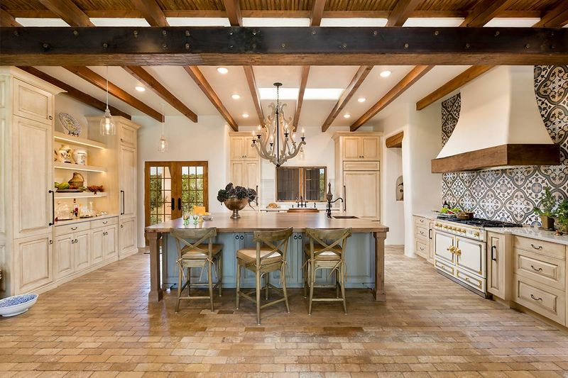 19 Differences Between A French Country Kitchen And An English Country Kitchen, Designers Explain - Decor Hint 78hUo1Ocf3UPaaLC - Decor Hint
