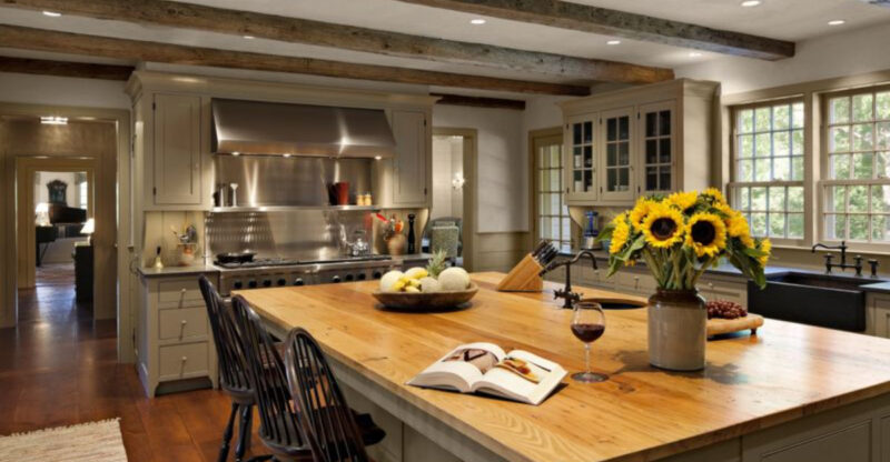 Inside The Timeless Elegance Of Connecticut Farmhouse Kitchens