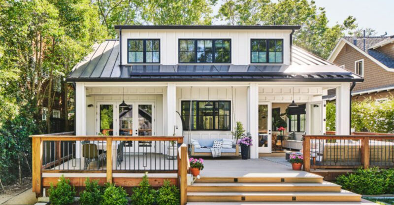 Modern Farmhouse Vibes: 11 Outdoor Looks Borrowed From 2025’s Best Iowa Homes