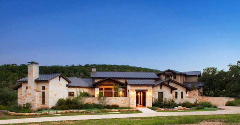 Texas Heritage Homes: 8 Curb Appeal Looks That Never Go Out Of Style - Decor Hint Texas Heritage Homes: 8 Curb Appeal Looks That Never Go Out Of Style