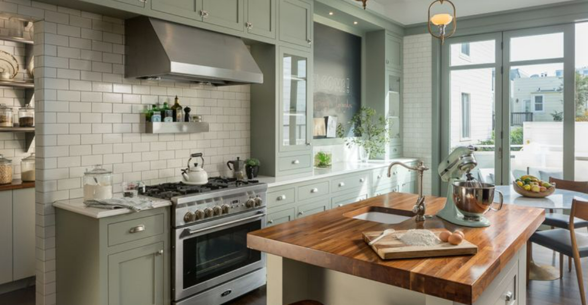 10 Green Farmhouse Kitchens That Will Make You Want To Redecorate - Decor Hint 10 Green Farmhouse Kitchens That Will Make You Want To Redecorate - Decor Hint