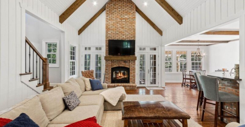 10 Old Decor Pieces Losing Value In Huntsville Homes (And 3 Still Loved)