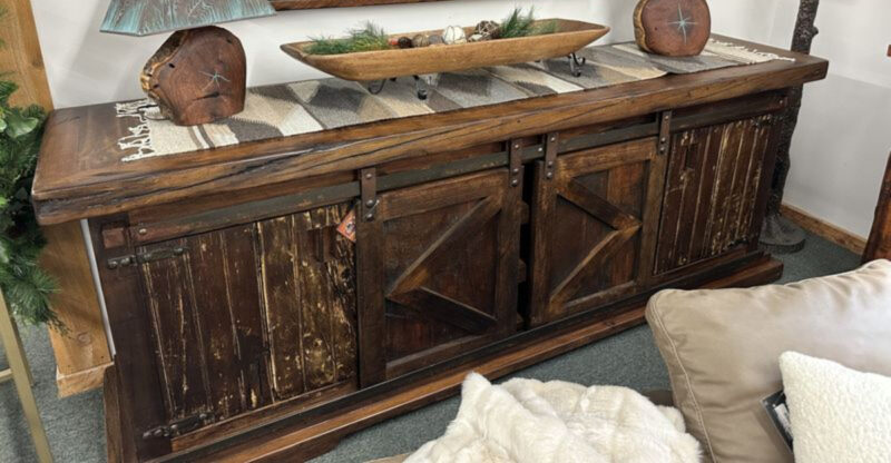10 Things in Grandma’s House That Could Be Worth A Ton Of Money (And 11 That Are Pretty Worthless)