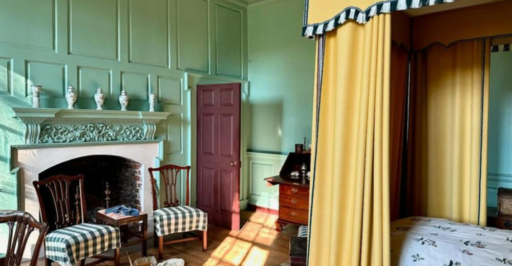 10 Types Of Antiques That Lose Value Over Time And 6 That Are Now Totally Worthless - Decor Hint