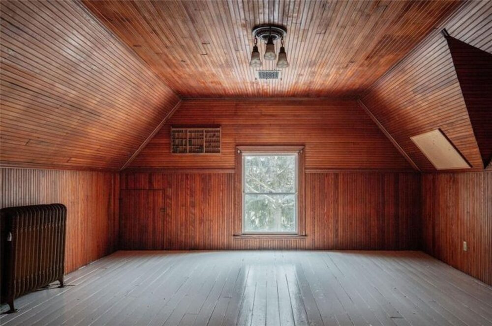 Inside A 1899 Queen Anne Victorian In Poughkeepsie With Stained Glass And Intricate Woodwork - Decor Hint Attic