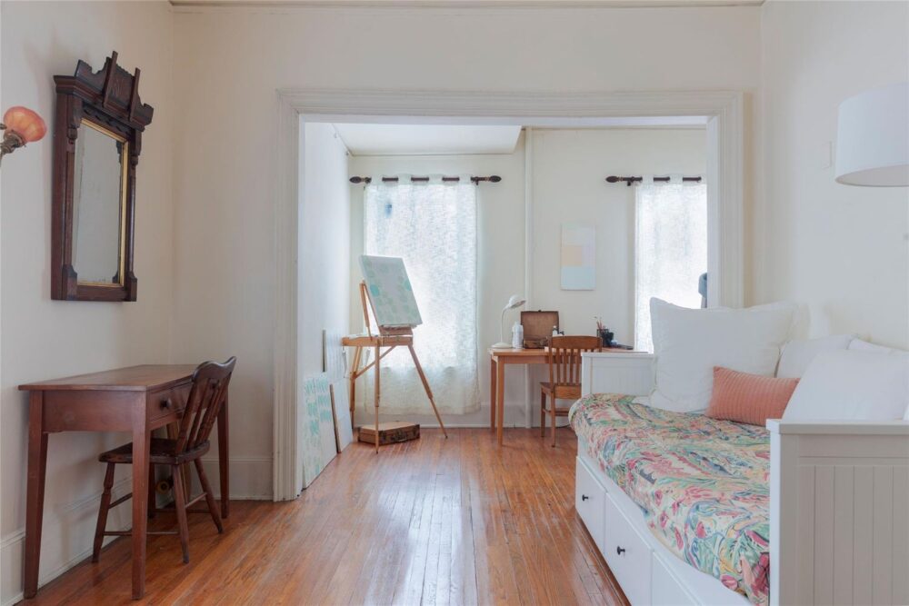 Inside A 1899 Queen Anne Victorian In Poughkeepsie With Stained Glass And Intricate Woodwork - Decor Hint Additional Creative Room