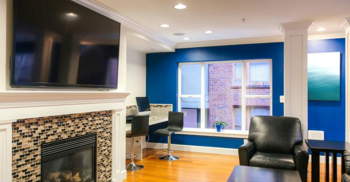 12 Common Home Decor Items Everyone Will Get Rid Of In 2025 And 7 That Shouldve Been Out Already - Decor Hint