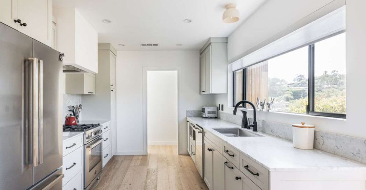 12 Kitchen Mistakes That Make Wisconsin Buyers Swipe Left According To Interior Designers - Decor Hint