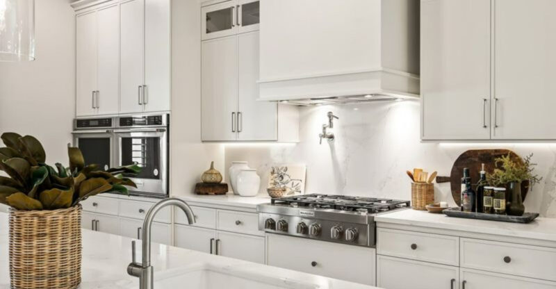 12 Kitchen Trends Fading Fast In California (And 10 Classic Styles Designers Still Love)