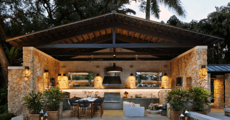 12 Outdoor Features You’ll Spot All Over California Homes This Summer