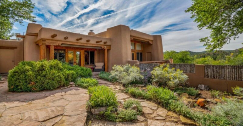 13 Things That Prove Outdoor Living In New Mexico Stays Effortlessly Charming