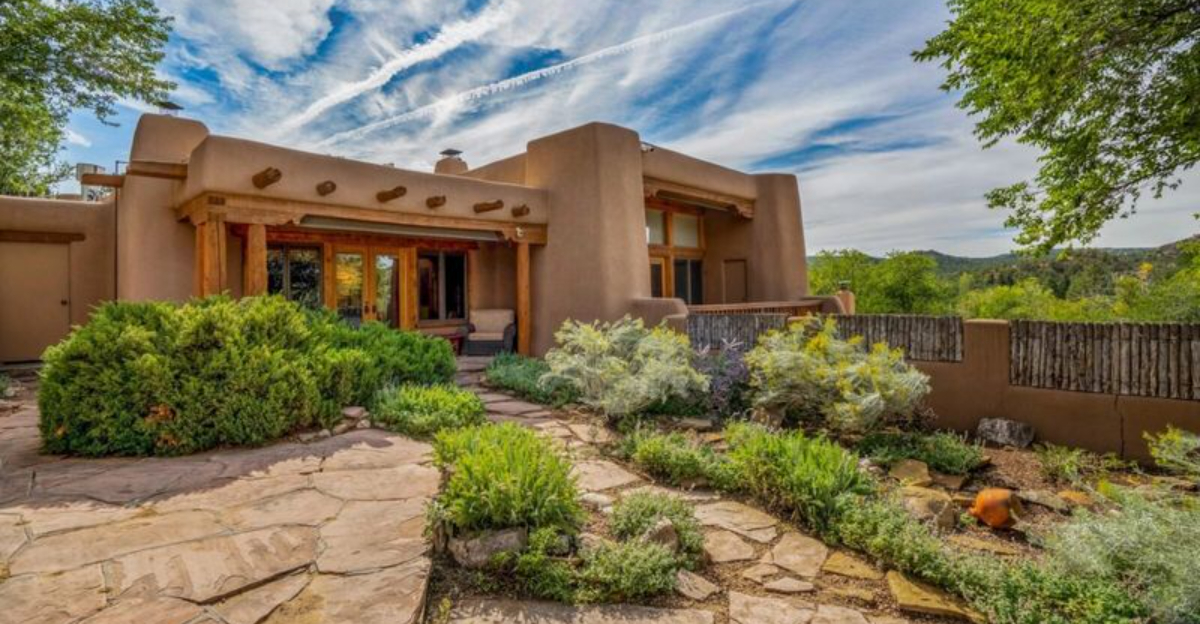 13 Things That Prove Outdoor Living In New Mexico Stays Effortlessly Charming - Decor Hint 13 Things That Prove Outdoor Living In New Mexico Stays Effortlessly Charming - Decor Hint
