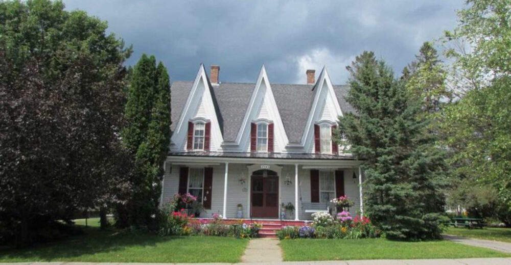 14 Architectural Styles Likely To Feel Dated In New Hampshire By 2030 - Decor Hint