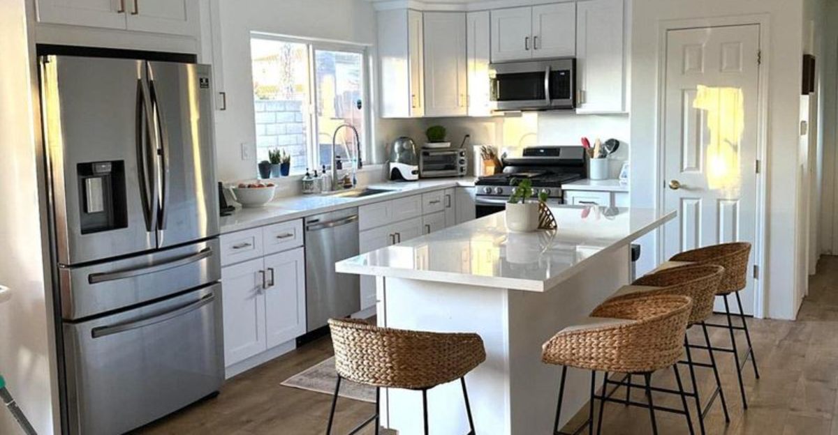 14 Kitchen Deal-Breakers That Make Colorado Homebuyers Run For The Hills, Interior Designers Reveal What To Avoid - Decor Hint 14 Kitchen Deal Breakers That Make Colorado Homebuyers Run For The Hills Interior Designers Reveal What To Avoid - Decor Hint