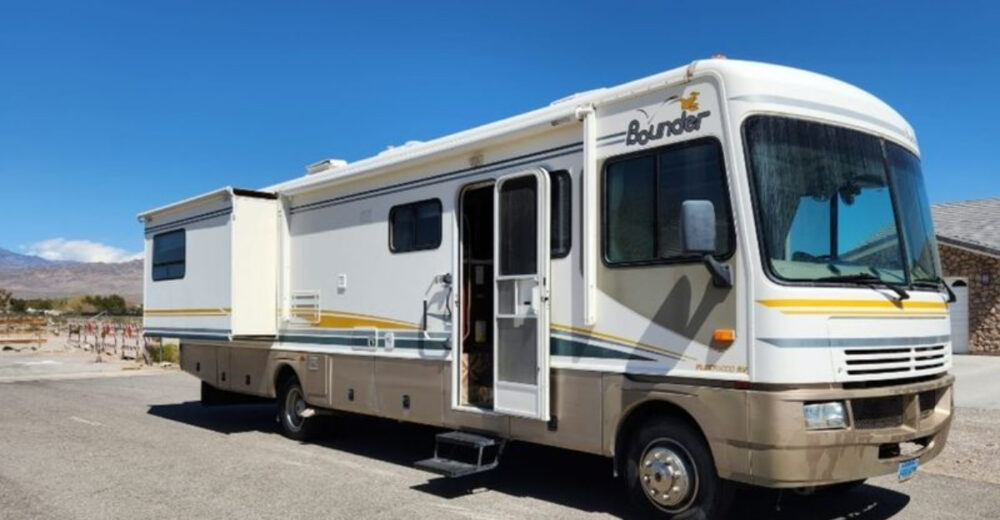 17 Motorhomes Perfect For Retired Couples Living The Dream - Decor Hint