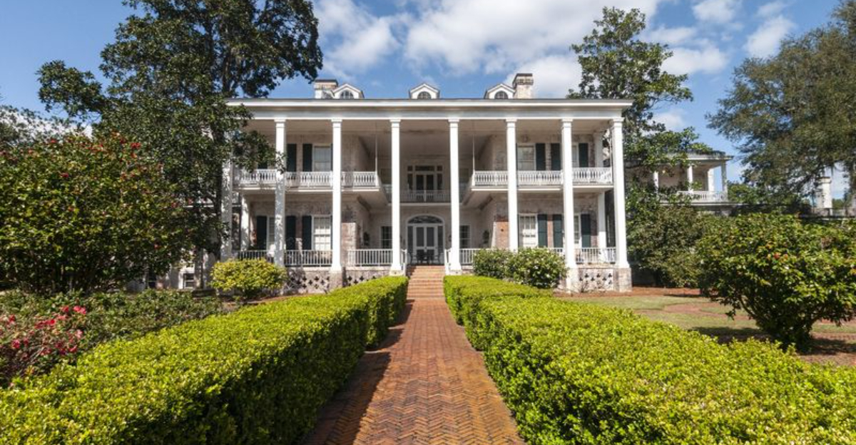24 Historic Mansions In Georgia That Offer Glimpse Into The Grandeur Of Bygone Eras - Decor Hint 24 Historic Mansions In Georgia That Offer Glimpse Into The Grandeur Of Bygone Eras - Decor Hint