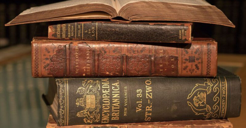 4 Vintage Decor Items Losing Value In Eugene Homes And 9 That Never Shined - Decor Hint