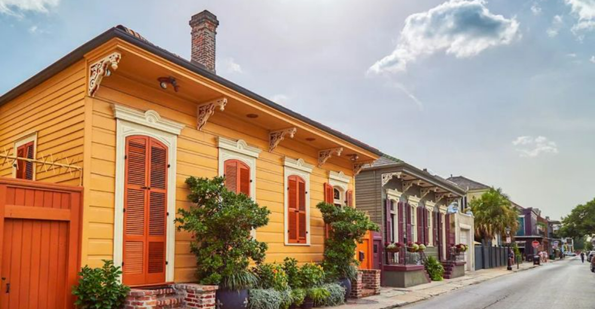 6 Colorful Outdoor Looks 2025 Is Bringing To New Orleans Creole Cottages - Decor Hint